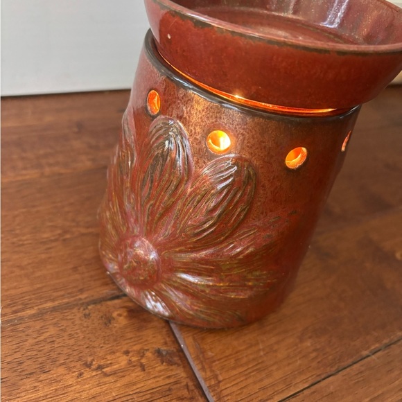 RARE Scentsy BOHO CHIC Full Size Warmer Rust Red Flower Retired Rustic Country - Picture 2 of 5
